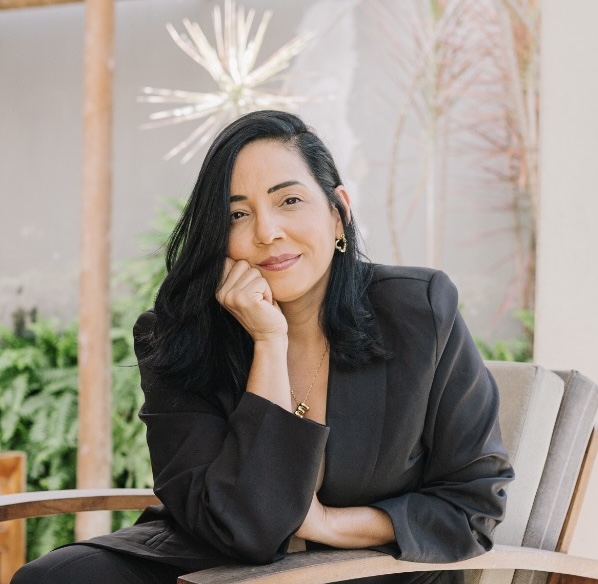 Radja Lima, corretora de seguros, em seu retrato profissional